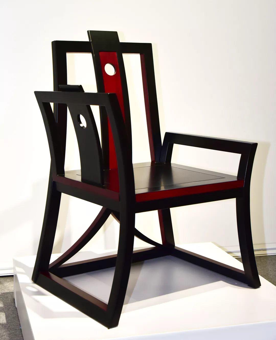 科技大学设计说明:将秦汉乐器"编钟"与服饰等元素融合在家具设计中