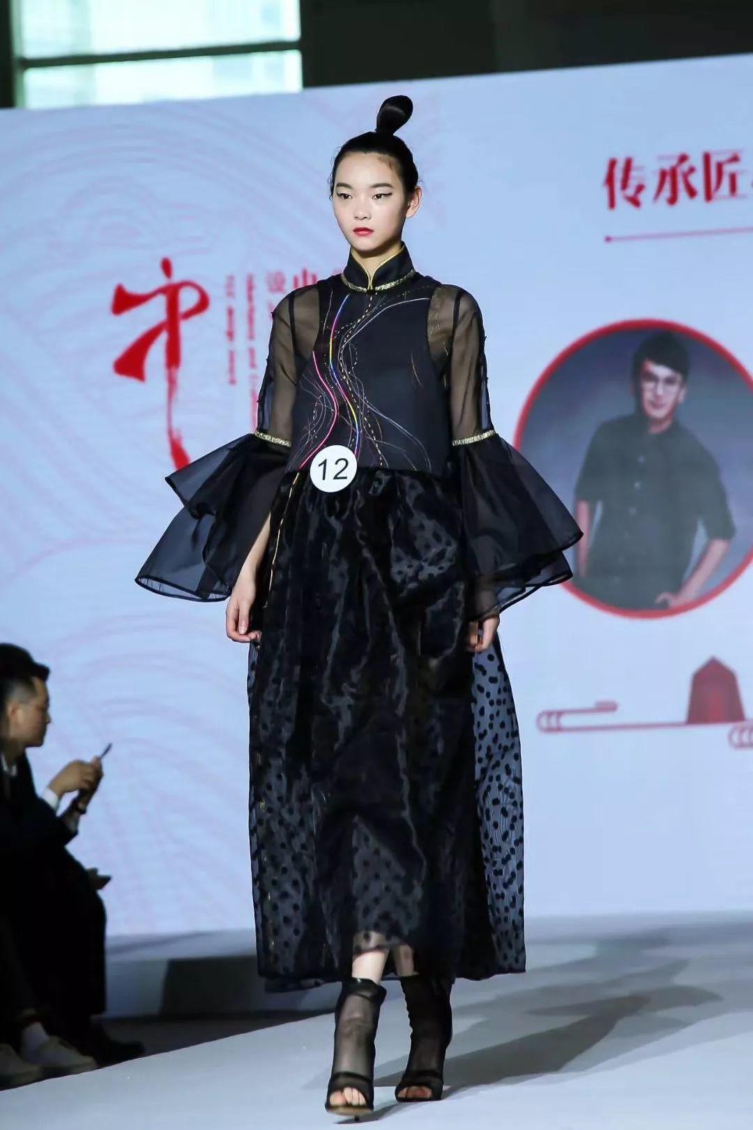 【创意写作】中式服装品牌榜上耀眼的明珠：独具匠心的前十名
